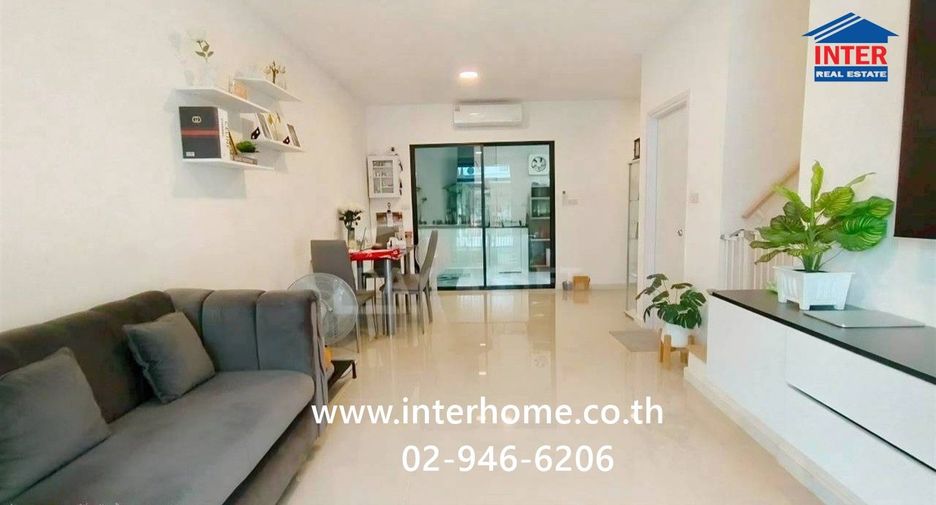 Casa adosada en venta de 3 habitaciones en Lat Lum Kaeo, Pathum Thani
