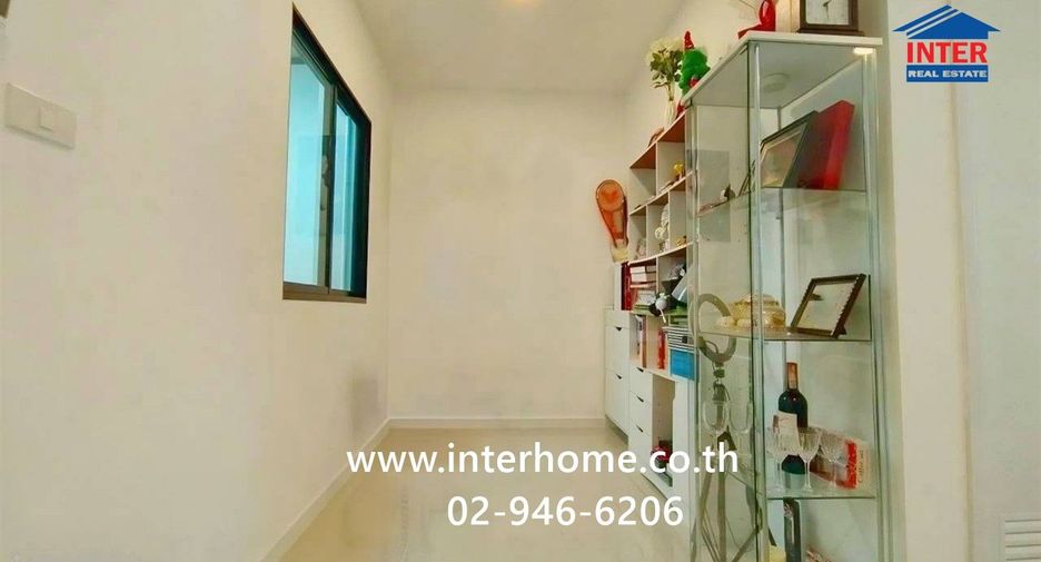 Casa adosada en venta de 3 habitaciones en Lat Lum Kaeo, Pathum Thani