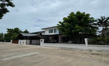 À vendre 3 chambres maison à Bang Bo, Samut Prakan