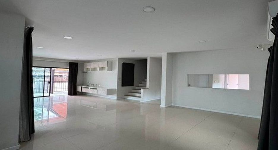 À vendre 3 chambres maison à Bang Bo, Samut Prakan