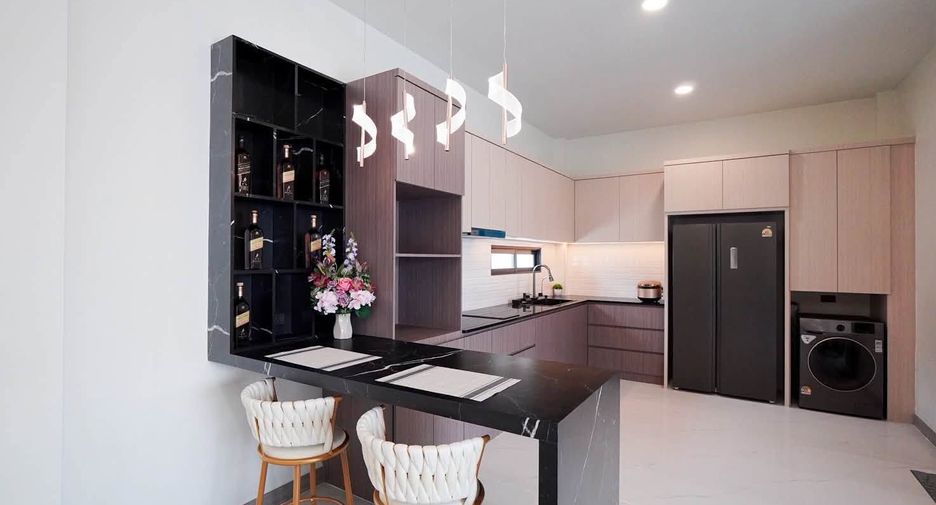 For sale 3 bedrooms villa in Bang Lamung, Chonburi
