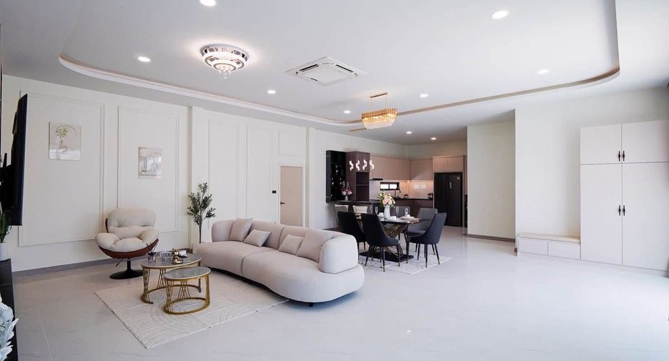 For sale 3 bedrooms villa in Bang Lamung, Chonburi