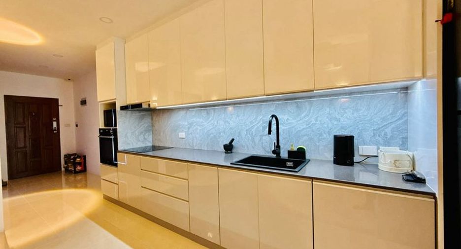 For sale 2 ベッドルーム condo in Bang Lamung, Chonburi