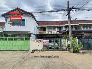Casa adosada en venta de 3 habitaciones en Bang Sue, Bangkok