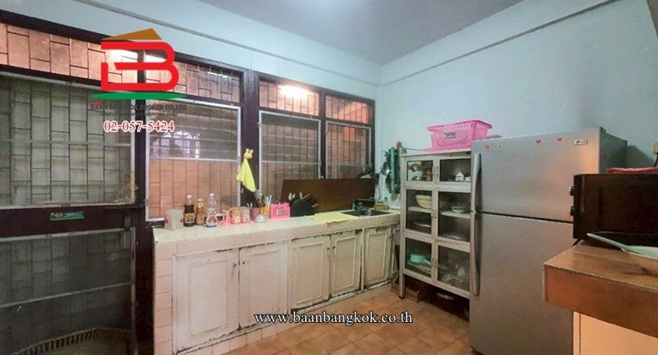 Casa adosada en venta de 3 habitaciones en Bang Sue, Bangkok