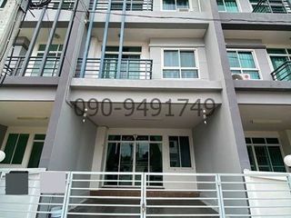 出租 4 卧室 联排别墅 在 Min Buri, 曼谷