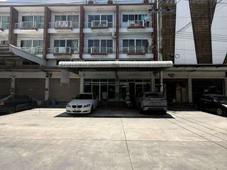 For sale 4 bedrooms retail Space in Chom Thong, Bangkok