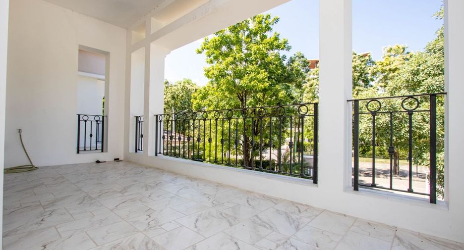 For sale 6 bedrooms house in Mueang Chiang Mai, Chiang Mai