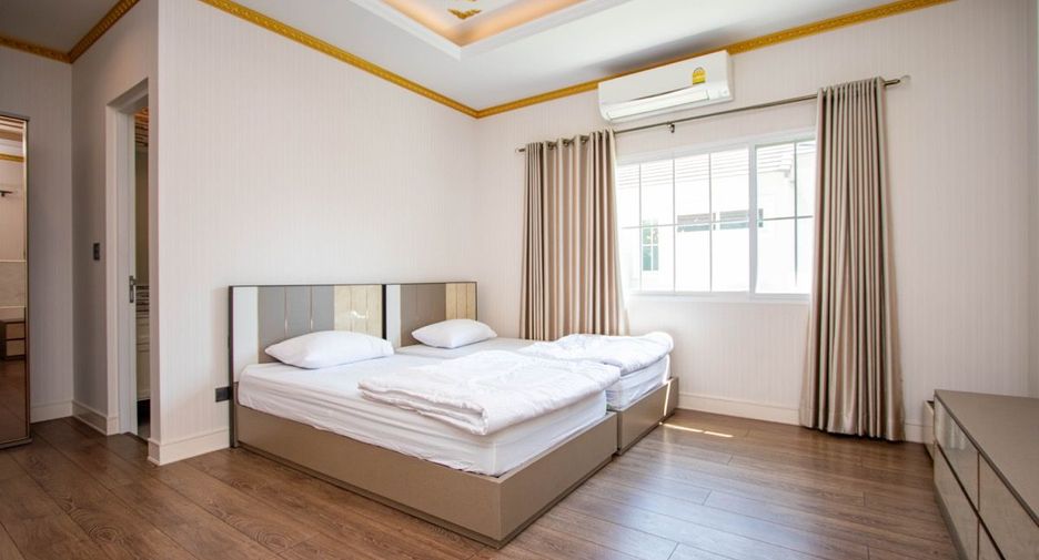 For sale 6 bedrooms house in Mueang Chiang Mai, Chiang Mai