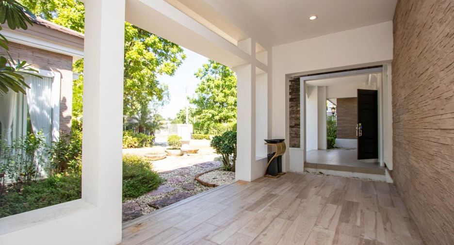 For sale 6 bedrooms house in Mueang Chiang Mai, Chiang Mai