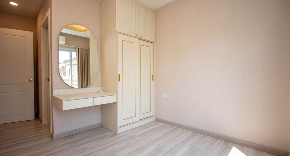 For sale 6 bedrooms house in Mueang Chiang Mai, Chiang Mai