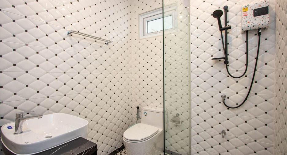 For sale 6 bedrooms house in Mueang Chiang Mai, Chiang Mai