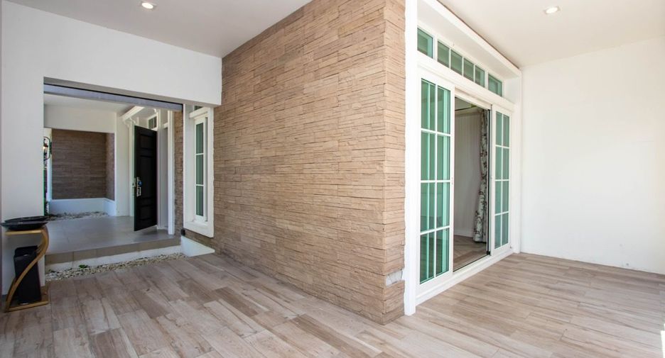 For sale 6 bedrooms house in Mueang Chiang Mai, Chiang Mai