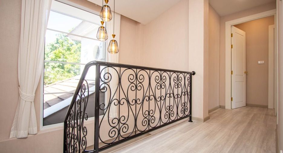 For sale 6 bedrooms house in Mueang Chiang Mai, Chiang Mai