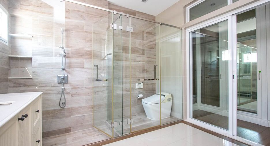 For sale 6 bedrooms house in Mueang Chiang Mai, Chiang Mai