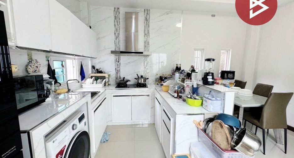 For sale 4 bedrooms house in Mueang Suphanburi, Suphan Buri