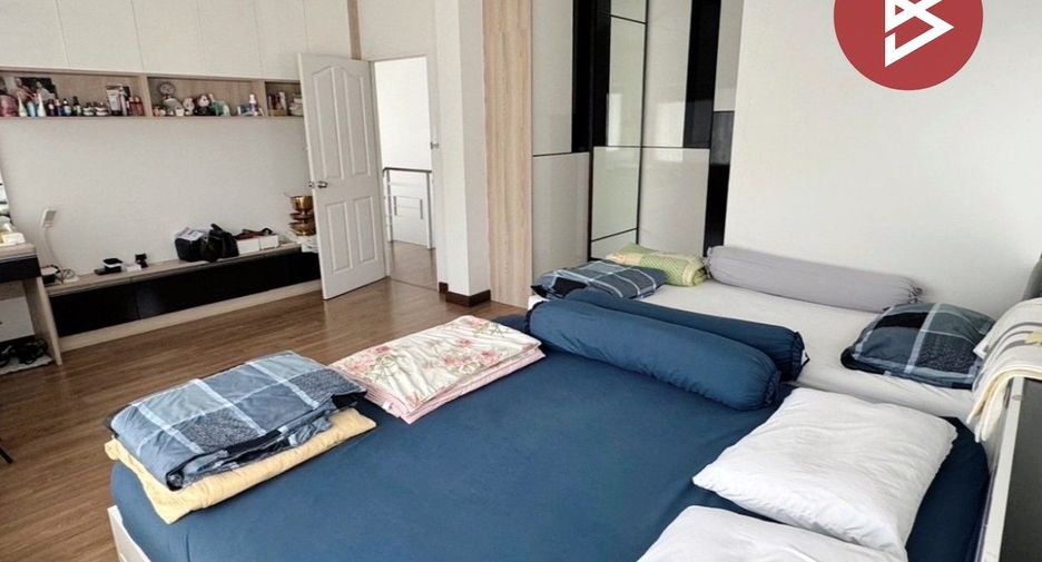 For sale 4 bedrooms house in Mueang Suphanburi, Suphan Buri