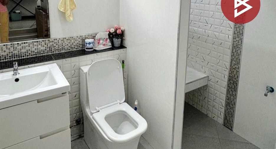 For sale 4 bedrooms house in Mueang Suphanburi, Suphan Buri