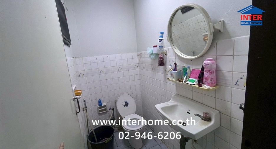 À vendre 3 chambres maison de ville à Thanyaburi, Pathum Thani