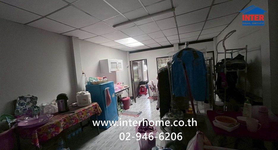 À vendre 3 chambres maison de ville à Thanyaburi, Pathum Thani