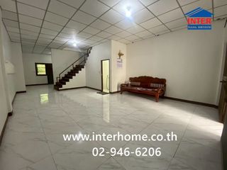 Casa adosada en venta de 4 habitaciones en Lam Luk Ka, Pathum Thani