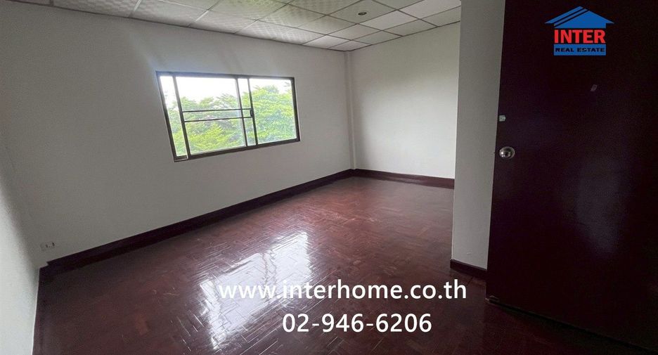 Casa adosada en venta de 4 habitaciones en Lam Luk Ka, Pathum Thani