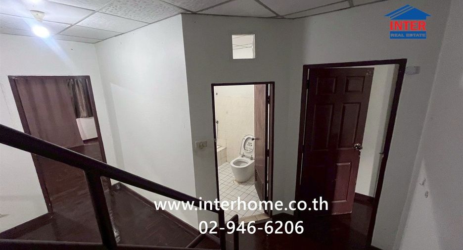 Casa adosada en venta de 4 habitaciones en Lam Luk Ka, Pathum Thani