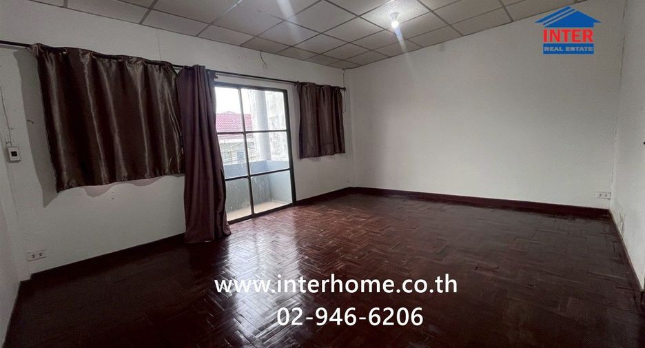 Casa adosada en venta de 4 habitaciones en Lam Luk Ka, Pathum Thani