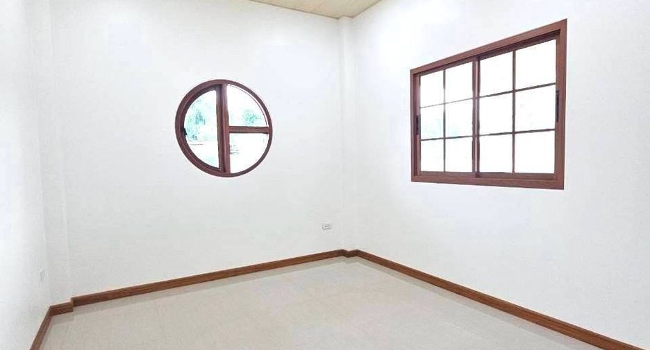 For sale 3 bedrooms house in Ban Bueng, Chonburi