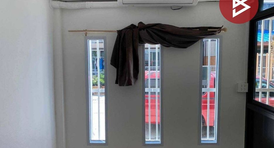 Casa adosada en venta de 3 habitaciones en Bang Pa-in, Phra Nakhon Si Ayutthaya