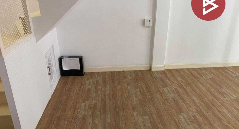 Casa adosada en venta de 3 habitaciones en Bang Pa-in, Phra Nakhon Si Ayutthaya