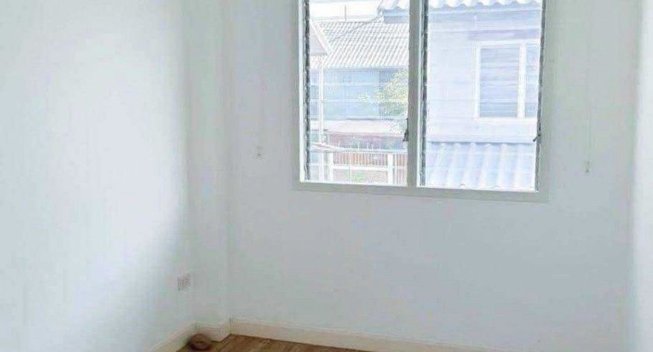Casa adosada en venta de 3 habitaciones en Bang Pa-in, Phra Nakhon Si Ayutthaya