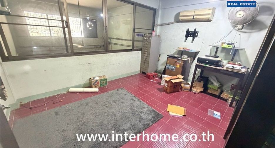 Gewerbefläche zum Kauf mit 4 Zimmer in Thon Buri, Bangkok