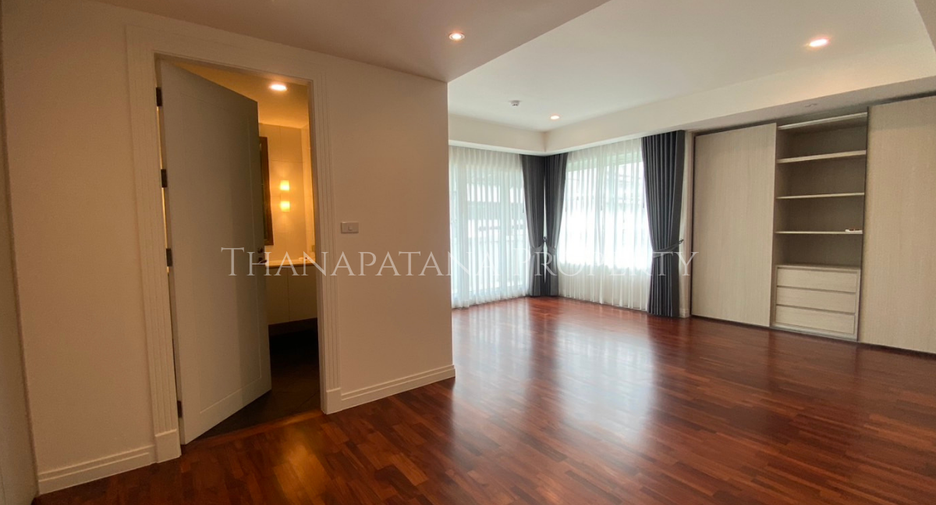 À vendre 2 chambres condo à Yan Nawa, Bangkok