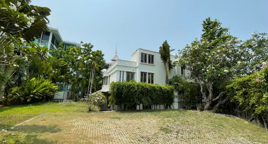 À louer et à vendre 5 chambres villa à Bang Lamung, Chonburi
