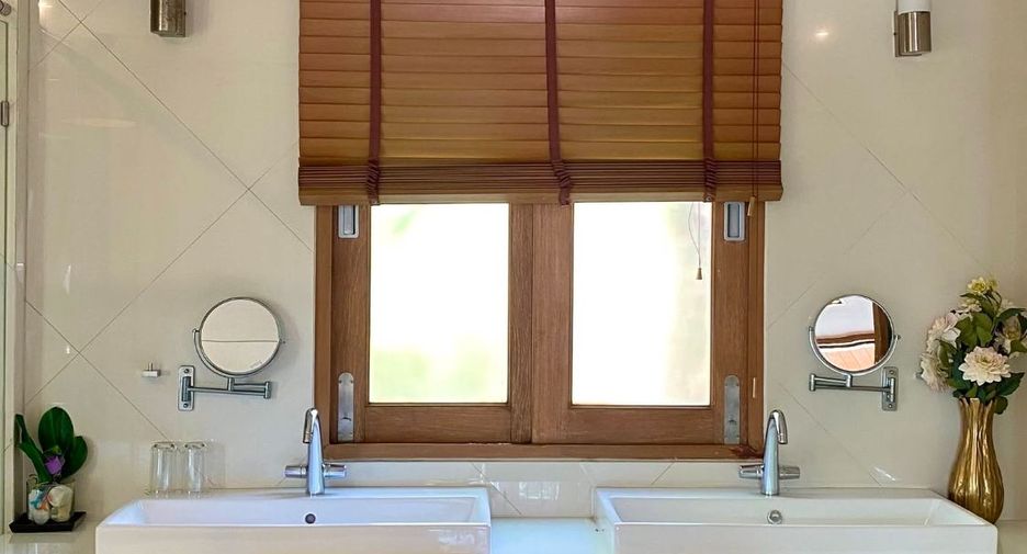 À louer et à vendre 5 chambres villa à Bang Lamung, Chonburi