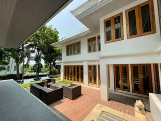 À louer et à vendre 5 chambres villa à Bang Lamung, Chonburi