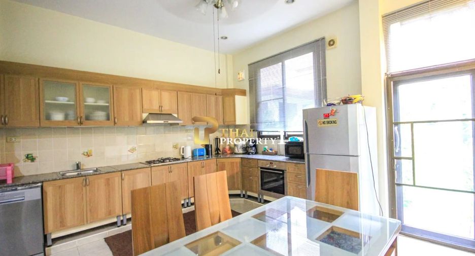For sale 3 bedrooms townhouse in Cha Am, Phetchaburi