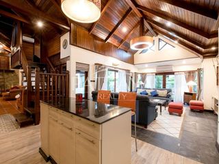 Casa en alquiler de 3 habitaciones en Bang Lamung, Chonburi