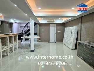 For sale 2 bedrooms townhouse in Huai Khwang, Bangkok