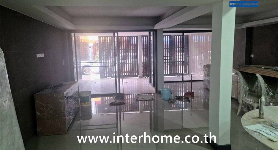 For sale 2 bedrooms townhouse in Huai Khwang, Bangkok