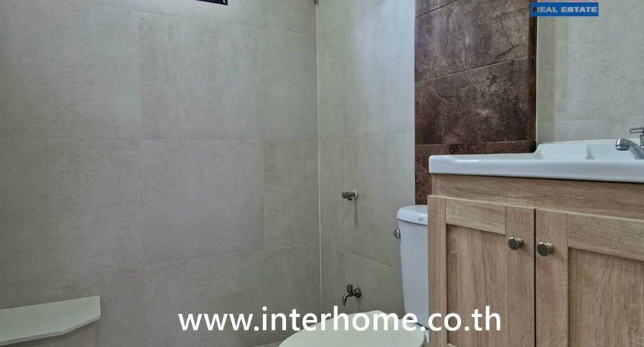 For sale 2 bedrooms townhouse in Huai Khwang, Bangkok
