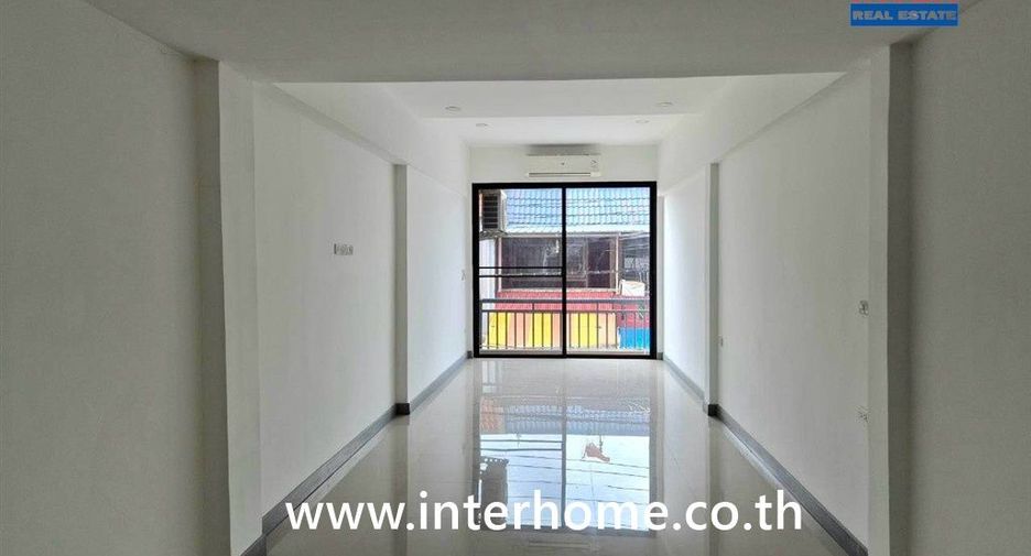 For sale 2 bedrooms townhouse in Huai Khwang, Bangkok