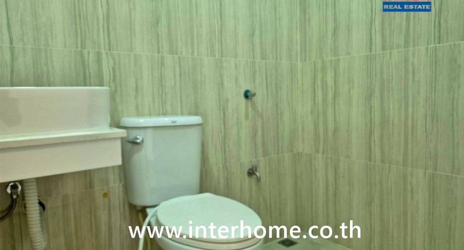 For sale 2 bedrooms townhouse in Huai Khwang, Bangkok