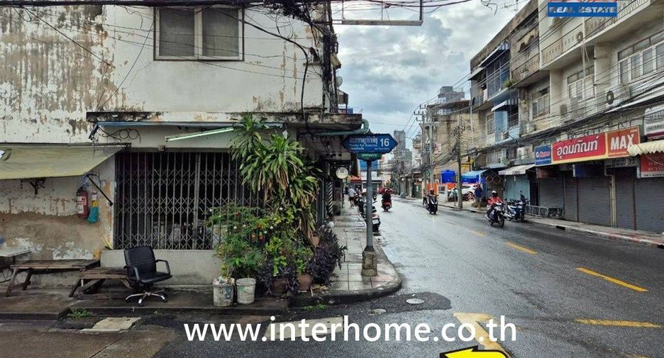 For sale 2 bedrooms townhouse in Huai Khwang, Bangkok