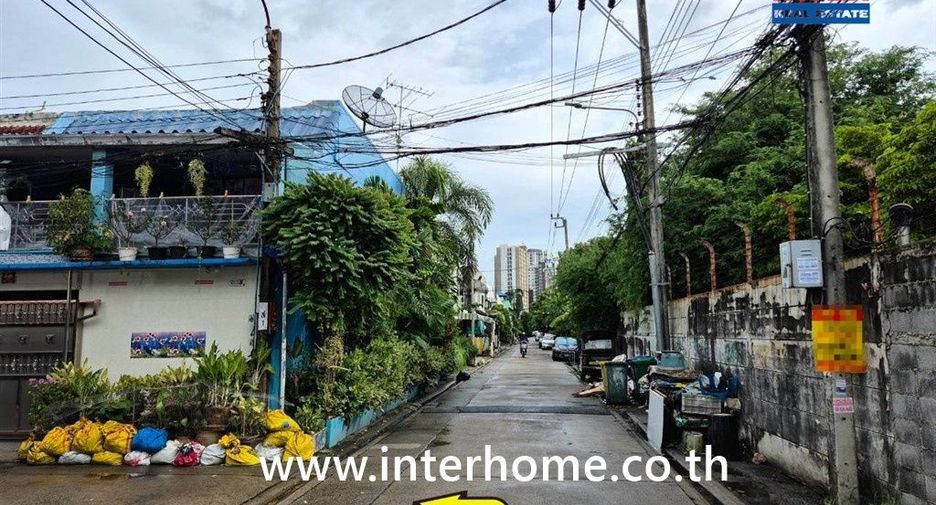 For sale 2 bedrooms townhouse in Huai Khwang, Bangkok