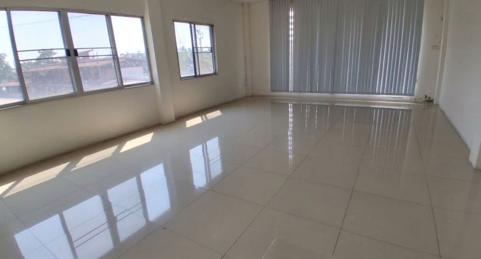 Casa adosada en venta de 3 habitaciones en Min Buri, Bangkok