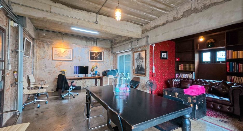 Reihenhaus zum Kauf mit 2 Zimmer in Wang Thonglang, Bangkok