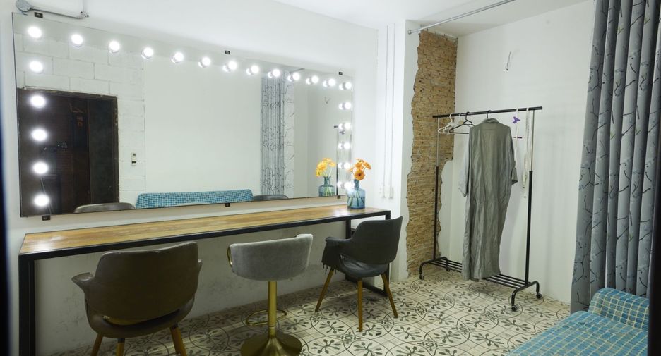 Reihenhaus zum Kauf mit 2 Zimmer in Wang Thonglang, Bangkok
