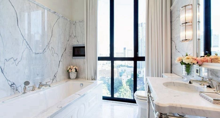 À vendre 2 chambres condo à Pathum Wan, Bangkok